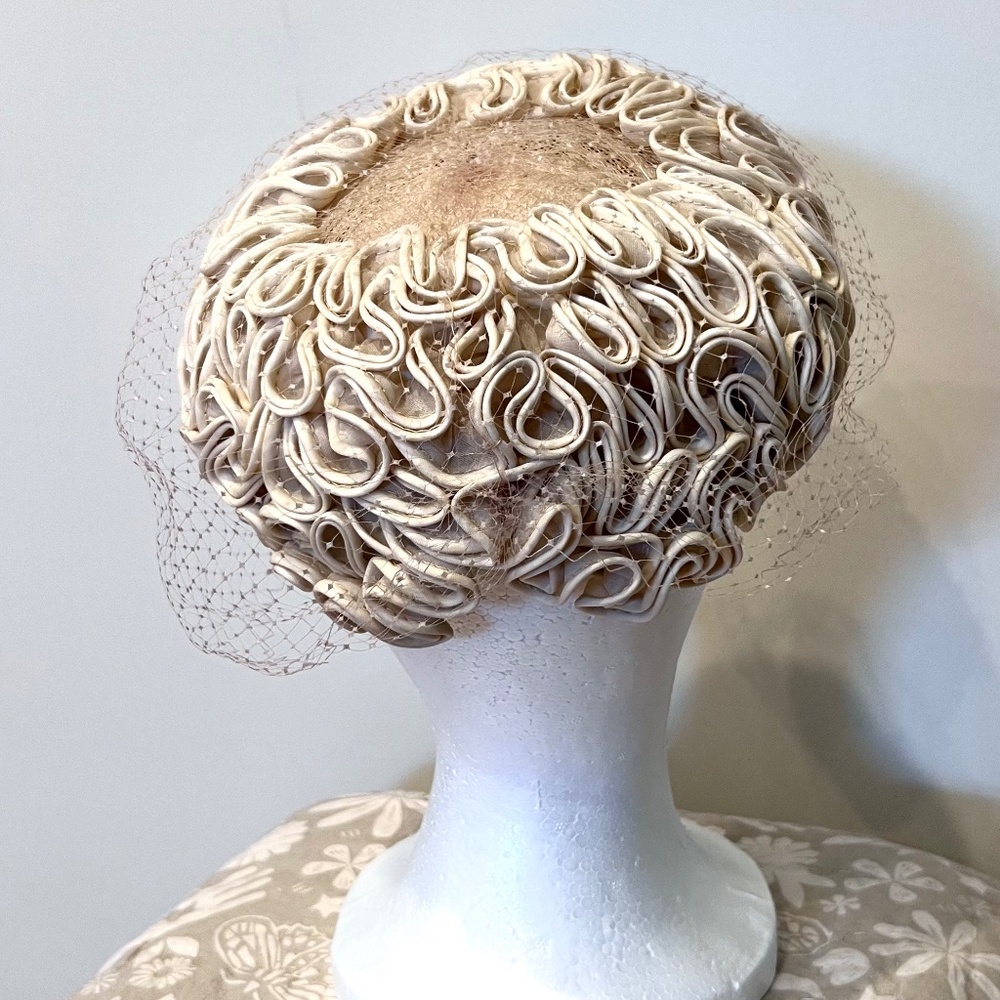 Vintage Strawbridge & Clothier Veiled Fascinator Hat - Picture 4 of 7